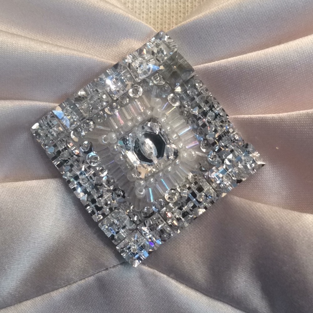 Justin Alexander Sweetheart Gown and Veil. - Picture 4 of 13